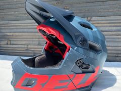 Bell Super DH Spherical prilba