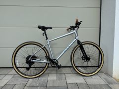 Novy pansky Marin Kentfield 2 28 bicykel, chrómová/modrá