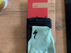 Predam nove rukavice specialized trail velkost L