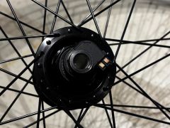 Predné 28 koleso s dynamo nábojom Shimano XT