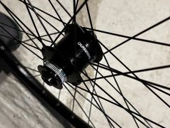 Predné 28 koleso s dynamo nábojom Shimano XT