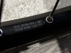 Predné 28 koleso s dynamo nábojom Shimano XT