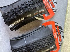 Nové plaste Maxxis Ikon, Forekaster, Continental CrossKing, MoutainKing