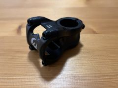 AM, enduro představec Pivot Phoenix 35 45mm