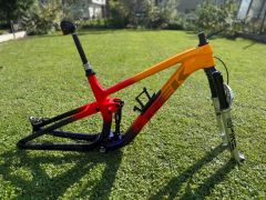 Rámový set Trek Topfuel, tlumič RockShox Sidluxe Ultimate, Vidlice RockShox Pike Ultimate