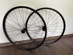 Kola Syncros X-30Se / 32H / 30 mm Tubeless ready, ořech XD