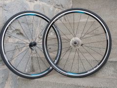 Set cestných kolies Shimano Rs100