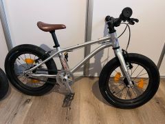 Detský ľahký bicykel 16&quot; Early Rider Belter (Strieborná)