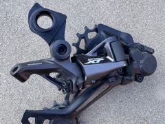 Shimano Deore XT Rd-M8100 prehadzovačka, 12-kolo, Shadow+