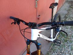 Commencal Meta HT V3 2025, TOP stav, vylepšená výbava