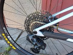 Commencal Meta HT V3 2025, TOP stav, vylepšená výbava
