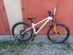 Commencal Meta HT V3 2025, TOP stav, vylepšená výbava