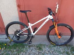 Commencal Meta HT V3 2025, TOP stav, vylepšená výbava