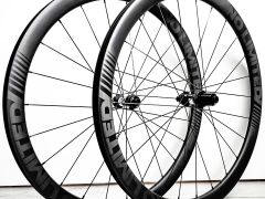No-Limited Race 40 Disc clincher