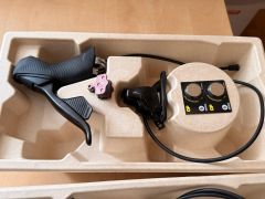 Řadicí a brzdové páky Sram Rival eTap AXS D1 1x12 + třmen Rival Flat