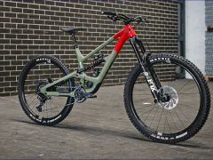 YT Capra MX Uncaged 10 CF _ vel. L