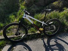 Marin San Quentin 3 27.5 bicykel, biela/čierna/červená, L