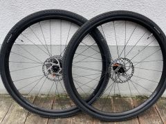 Nove Specialized Axis Elite