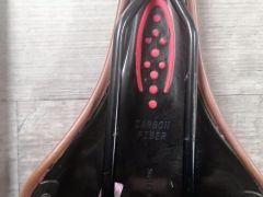 Sedlo Selle SAN Marco + gripy (set) + Bonus cykloláhev Škoda auto