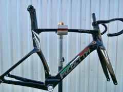 Karbónovy ram T1000 novy