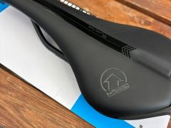 Karbonove sedlo PRO turnix