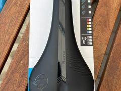 Karbonove sedlo PRO turnix