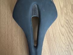 Selle Italia ST 5 Flow L sedlo, 165 mm