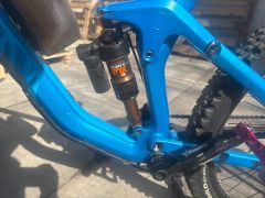 Canyon Karbónový celoodpružený MTB Fox