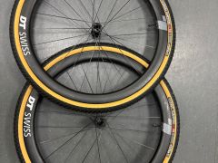 Gravelové kolesá DT Swiss s plášťami Tufo