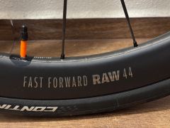 Kolesa Ffwd RAW 44 s plášťami Conti Gp5000