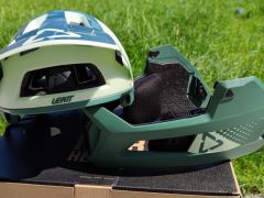 Leatt MTB 4.0 Enduro prilba -  odnimatelna brada (vel. S: 51-55 cm)
