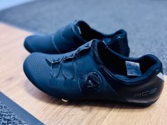 Shimano Sh-Rc302 tretry, čierna