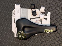 Sedlo SQlab 611 Ergowave active ltd. Flow Yellow 15cm
