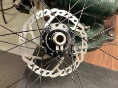 Kolesa Specialized Axis Sport Dynamo SON Delux 12