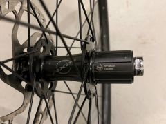 Kolesa Specialized Axis Sport Dynamo SON Delux 12
