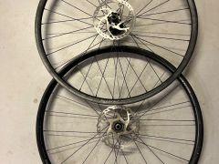 Kolesa Specialized Axis Sport Dynamo SON Delux 12