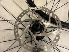 Kolesa Specialized Axis Sport Dynamo SON Delux 12