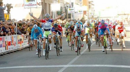 Okolo Sard&iacute;nie - Sagan triumfoval aj vo 4. etape