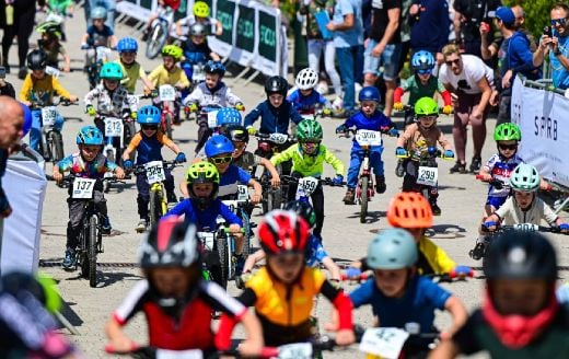 Nap&iacute;nav&eacute; s&uacute;boje pod Tatrami: Detsk&aacute; tour Petra Sagana v Dem&auml;novej