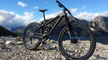 Report&aacute;ž: Predstavenie nov&yacute;ch trail bikov Felt Decree v talianskom Lago di Garda