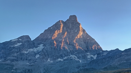 Trek popod Matterhorn &ndash; ikonick&uacute; pyram&iacute;du &Scaron;vajčiarska