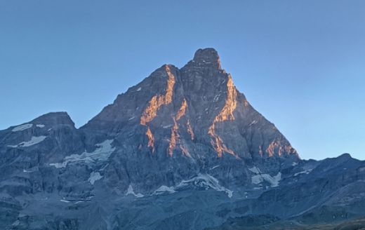 Trek pod Matterhorn &ndash; ikonickou pyramidu &Scaron;v&yacute;carska