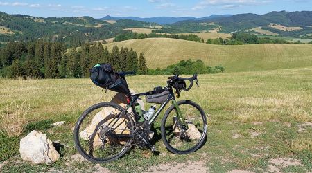 Video: Ako sa zbaliť na Bikepacking alebo čo si bal&iacute; Henry?