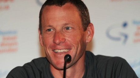 Armstronga netrápia obvinenia, ale zlé meno športu
