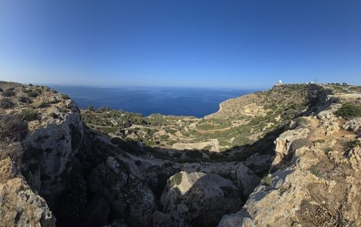 Malta - dobrodružn&yacute; trek po maltsk&yacute;ch cest&aacute;ch a necest&aacute;ch (časť 1.)