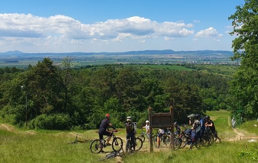 Ahoj pri Pie&scaron;ťanoch &ndash; keď sa lyžiarsky svah zmen&iacute; na bikepark