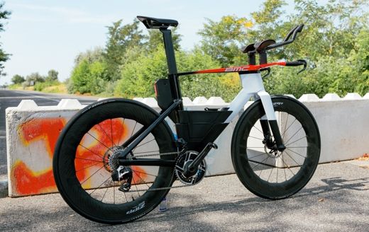 Test: BMC Speedmachine 01 ONE &ndash; splnen&yacute; sen triatlonistov a časovk&aacute;rov