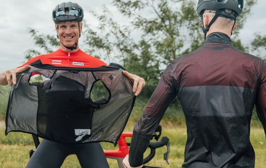 Test: Vreckov&aacute; z&aacute;chrana každ&eacute;ho cyklistu - Sportful vesta a bunda odol&aacute; vetru aj vode