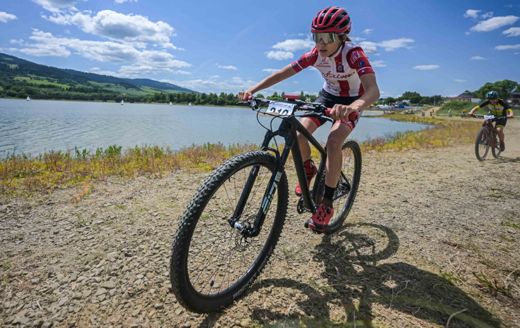 Detská tour Petra Sagana prvýkrát v Námestove: cyklisti brázdili aj dno priehrady