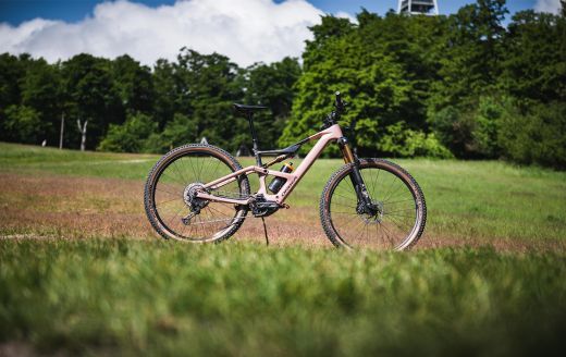 Video: Prv&eacute; sk&uacute;senosti so superlight elektrobicyklom &ndash; je lep&scaron;&iacute; ako klasika? 